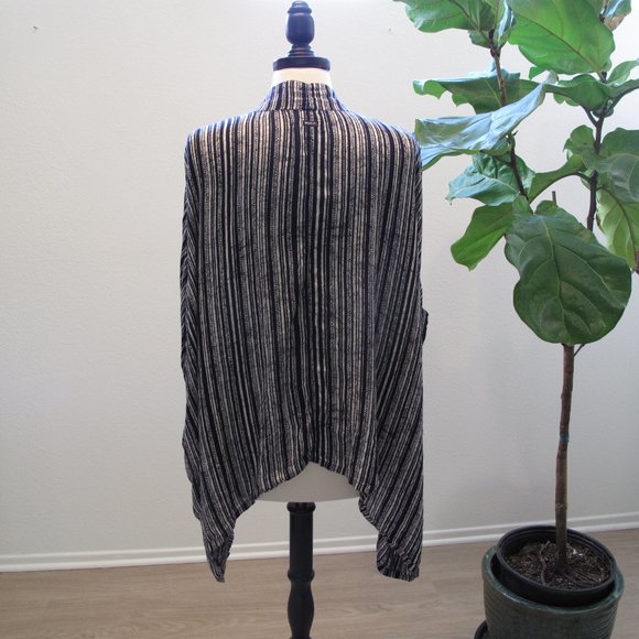 RVCA Black and Cream Striped Kimono Wrap - Picture 3 of 10